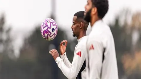 布云朝克特网球赛败北德米纳尔