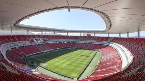 中超第12轮大连人对阵上海海港：保利尼奥助力本土球员上演五球狂欢