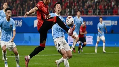 感受“冰城”风采：总台航拍视角下的活力四射，央视新闻客户端带您共赏